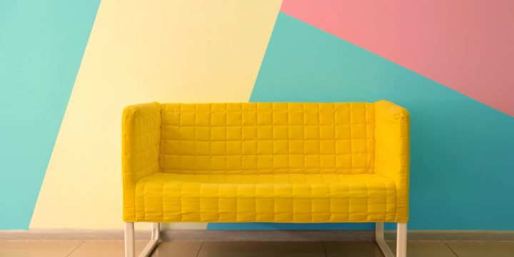 インテリアと馴染まない！ソファーの色・素材と部屋のインテリアを整えるコツ